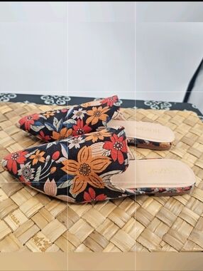 Tilocow Floral Mules Size 8